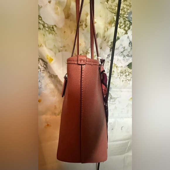 Coach Outlet light pink city zip tote GUC - Picture 14 of 16